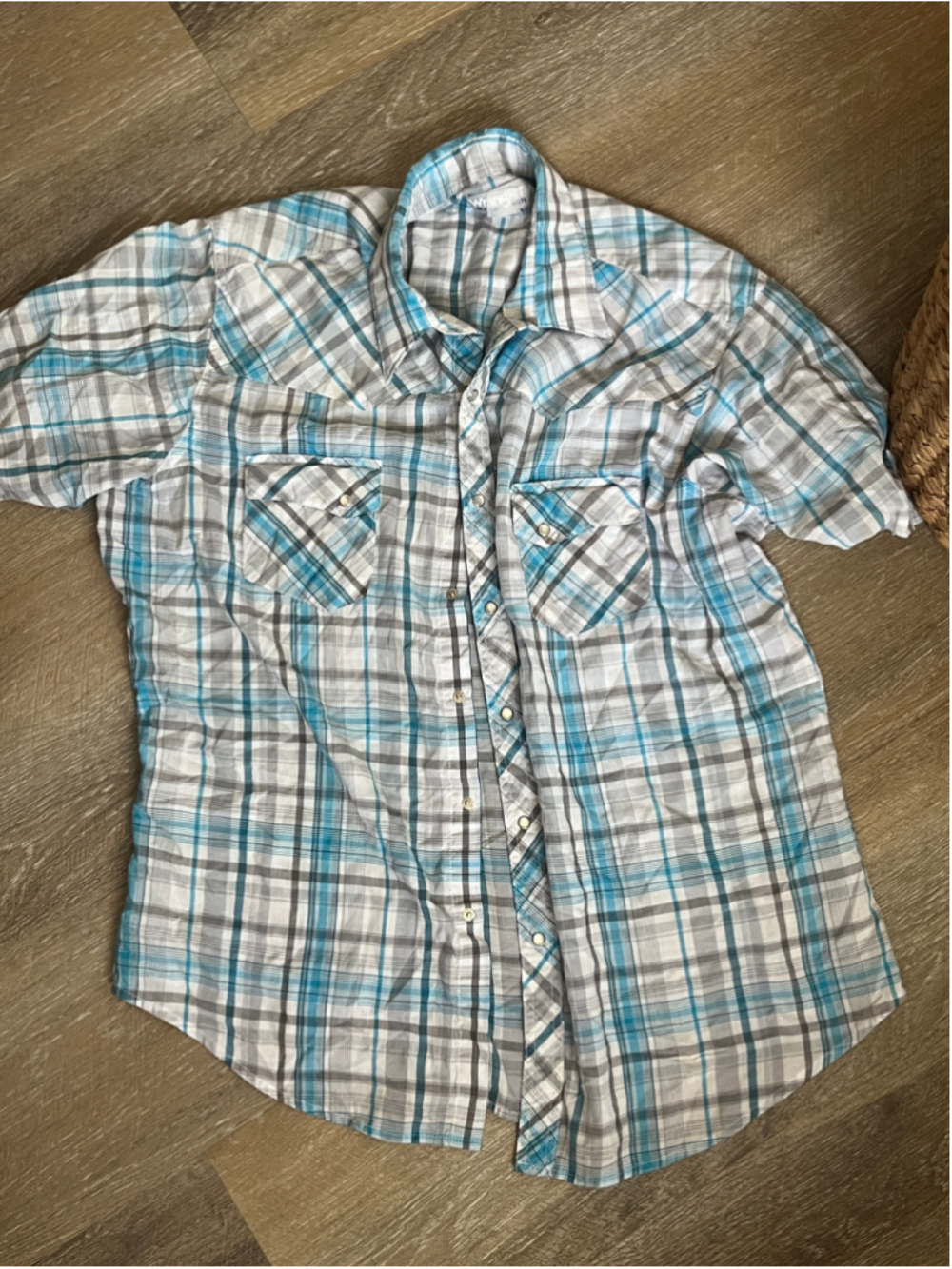 Men's Wrangler Plaid Casual Button Down Shirt in White and Blue